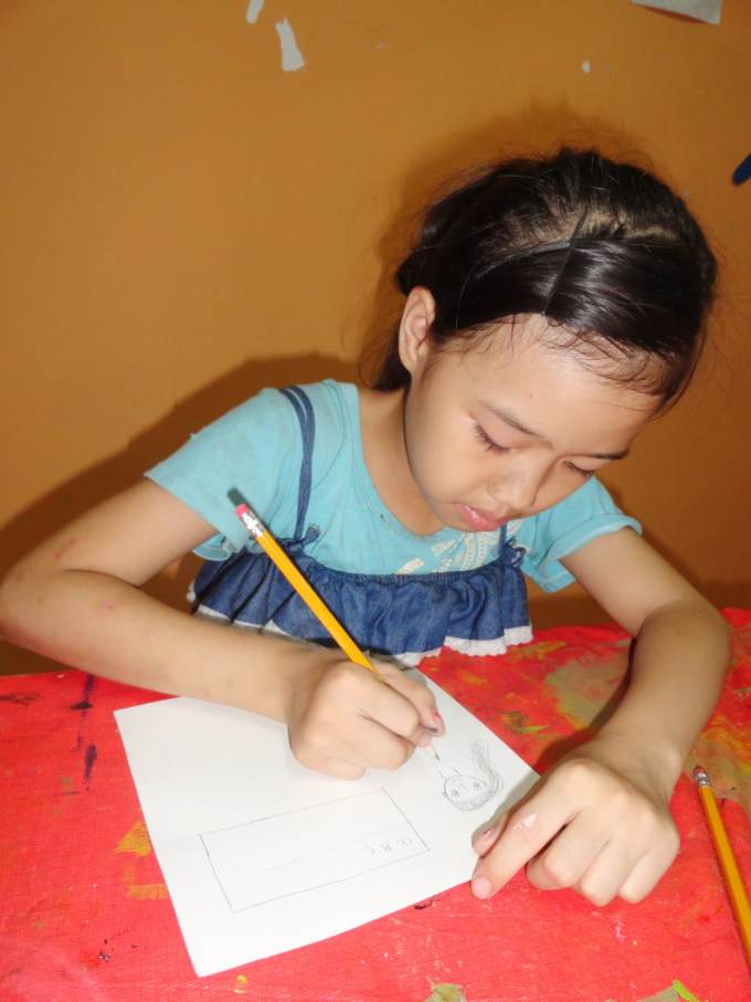 Từ cô bé 9 tuổi chưa biết chữ đến học bổng một tỷ đồng